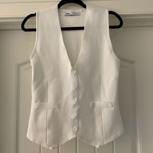 Pull over stretchy vest. Very fitted and figure flattering.